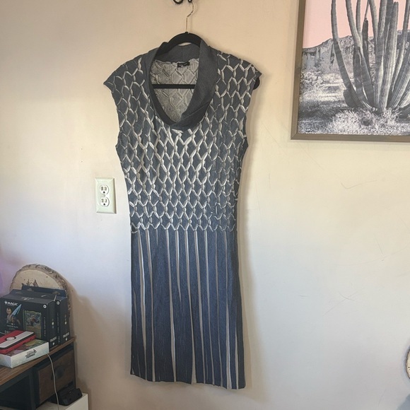 Komarov Grey & Taupe Crinkle Diamond Pattern Stretch Dress Size Medium